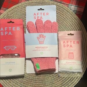 Pink Exfoliating Gloves and Facial Set